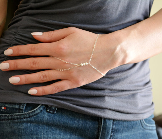 Elegant Pearl Finger Linking Bracelet